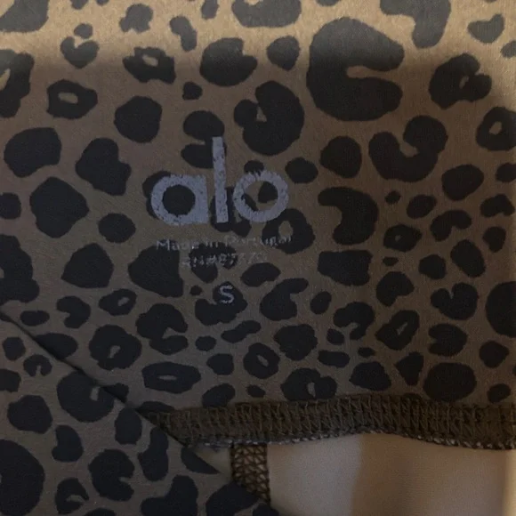 ALO Yoga Brown Leopard Print Leggings - Picture 2 of 2